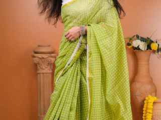 nijeke-sajanor-jnz-amader-falgun-sari